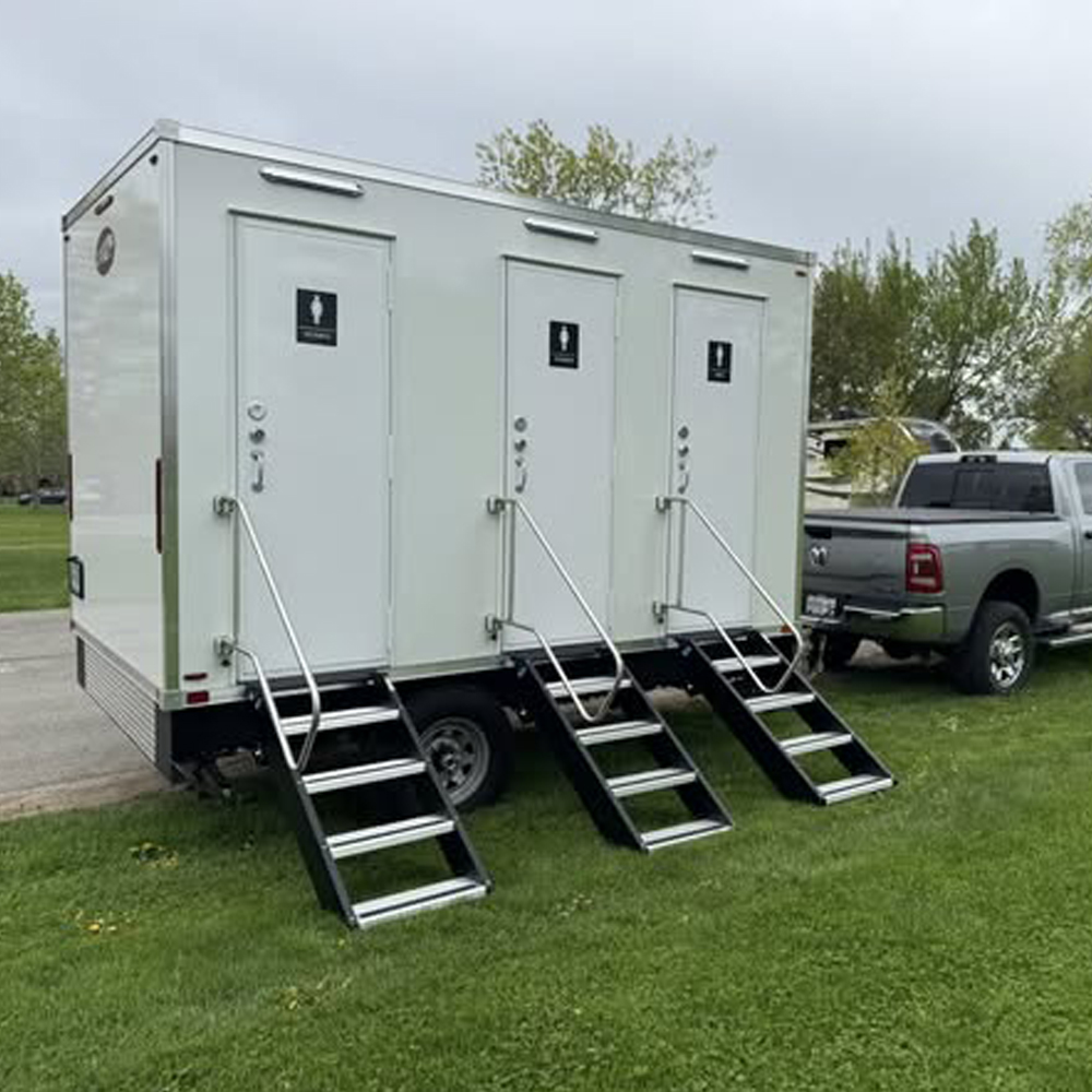 Mobile Toilet Trailer Luxury 3 - đánh giá và giá Outdoor Camping Rental